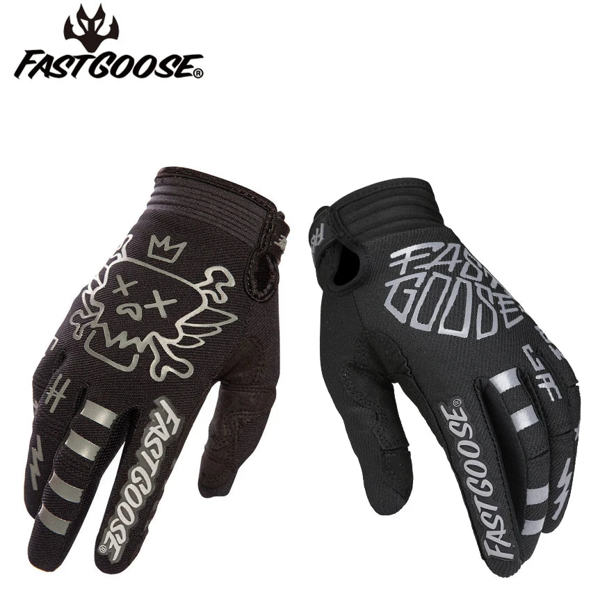 Une paire de gants de moto FastGoose noirs, vue en gros plan.