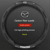 Couverture de volant en daim de fibre de carbone noire avec impression du logo Mazda argenté