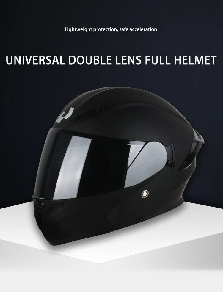 Un casque intégral universel noir à double lentille est exposé sur une surface blanche.