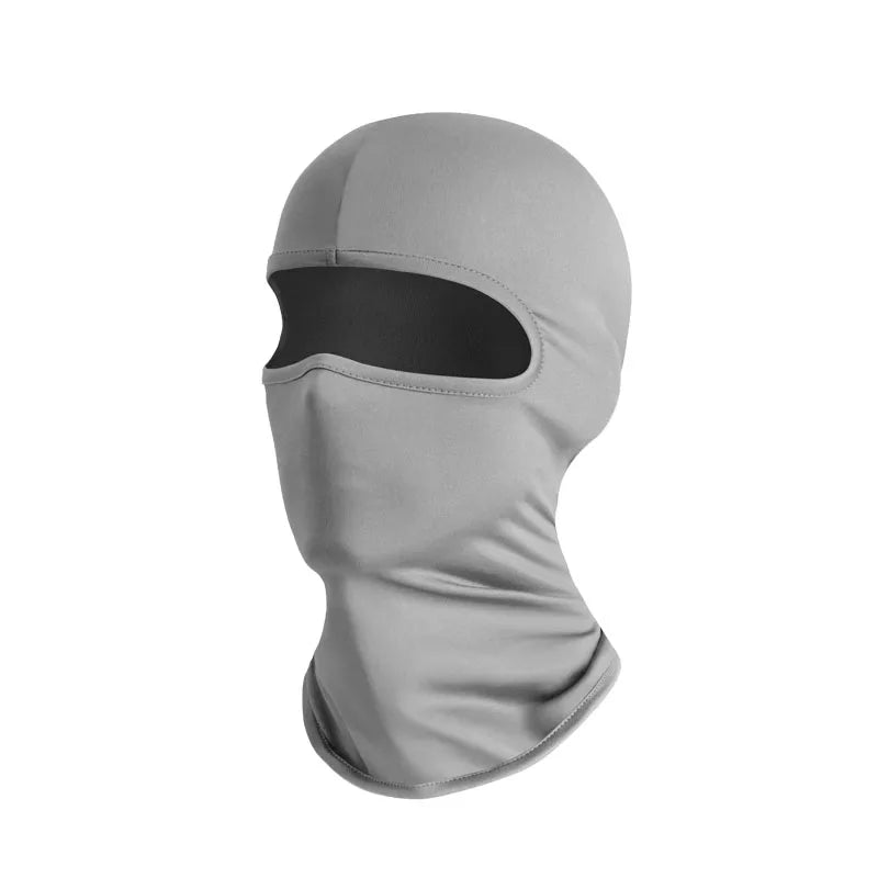 Helle graue Balaclava Gesichtsmaske mit Ausschnitt für das Gesicht.