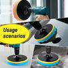Una mano está usando un kit de almohadillas para pulir coche de varios tamaños para pulir la superficie de un coche.