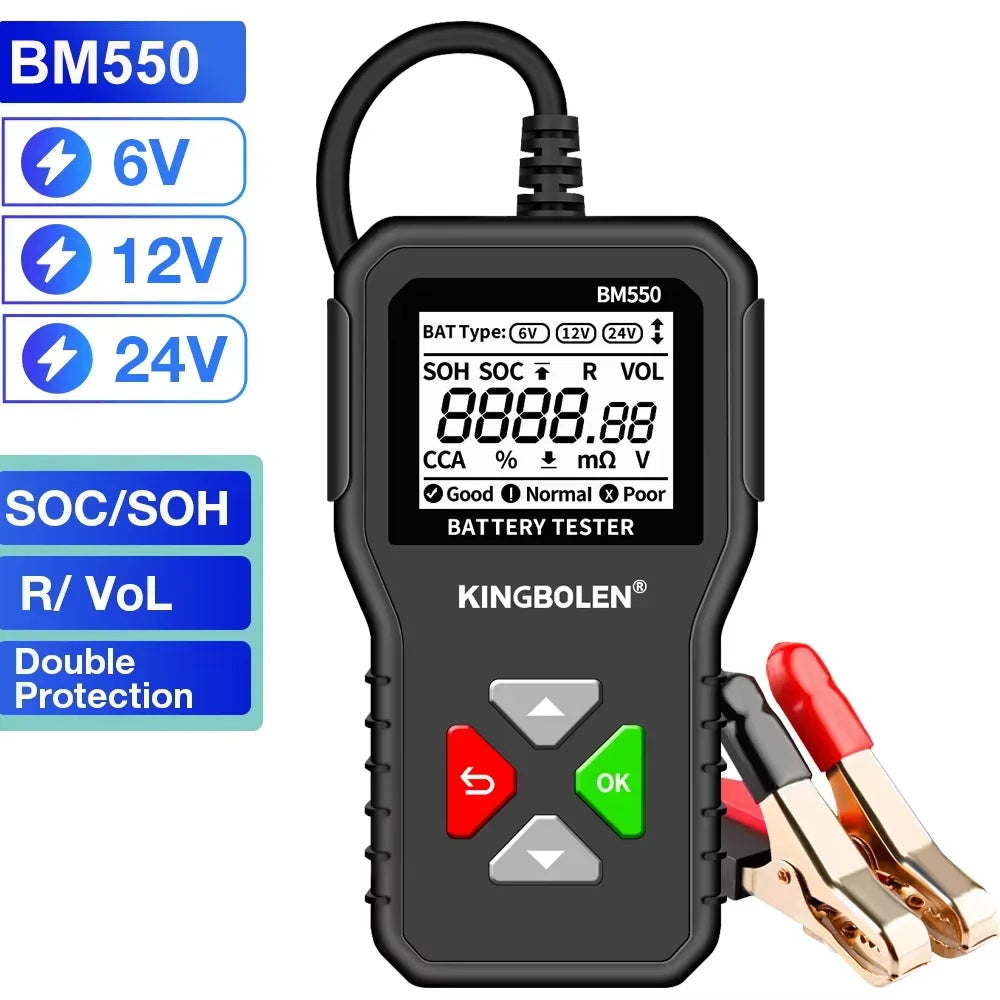Un testeur de batterie numérique noir affiche la tension et l'état pour des batteries 6V, 12V et 24V.