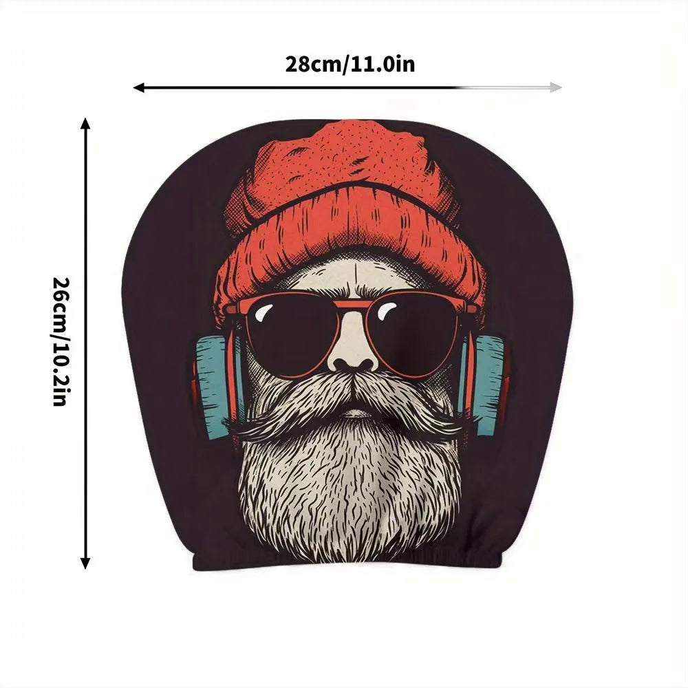 Camisa oscura con gráfico de un hombre barbudo usando gorra de punto roja y gafas de sol.