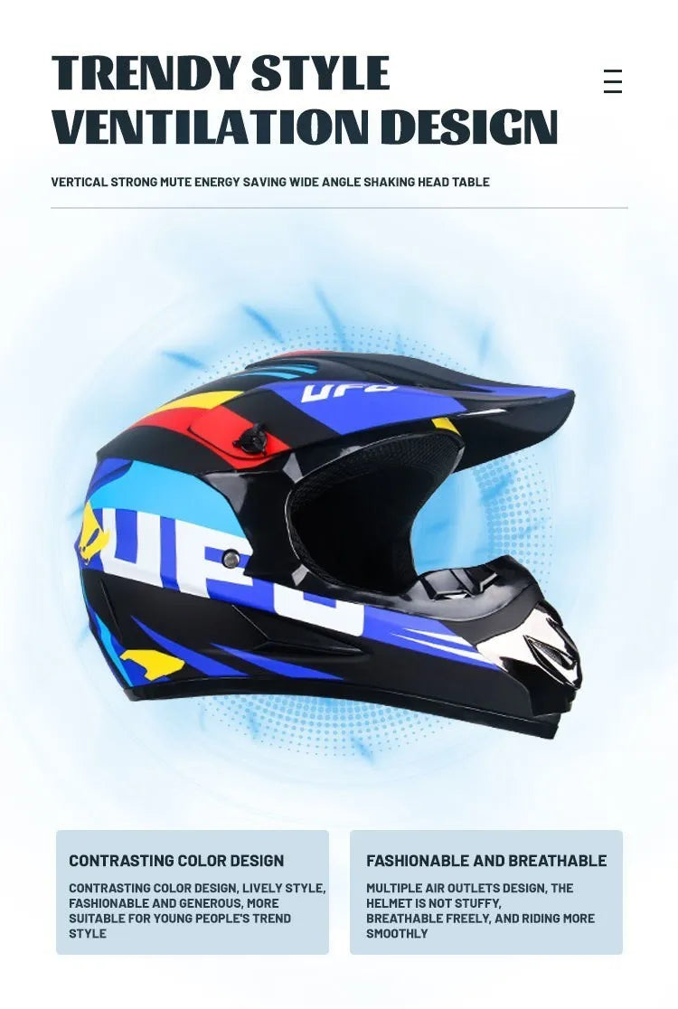 Un casque de moto tout-terrain noir et bleu en gros plan, montré sous un angle dynamique.