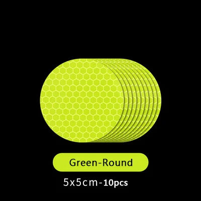 Pile d'autocollants réfléchissants hexagonaux ronds vert lime vif pour la sécurité des portes.