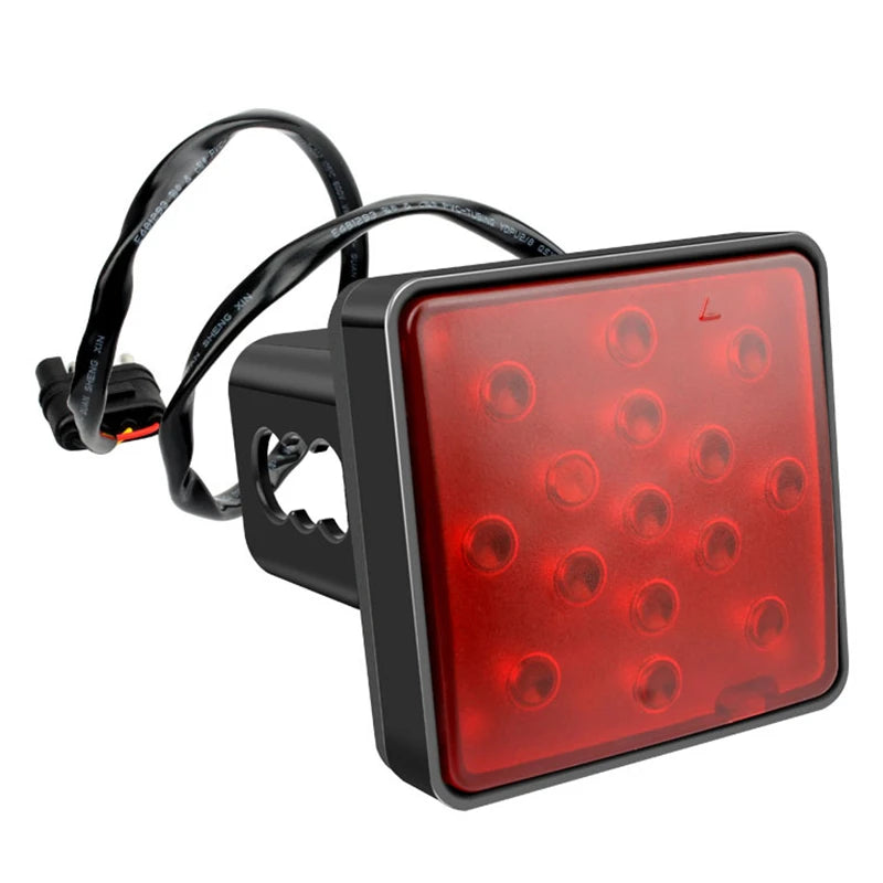 Universelle LED-Bremsleuchte mit roter Linse und Verkabelung für Lkw und Anhänger.