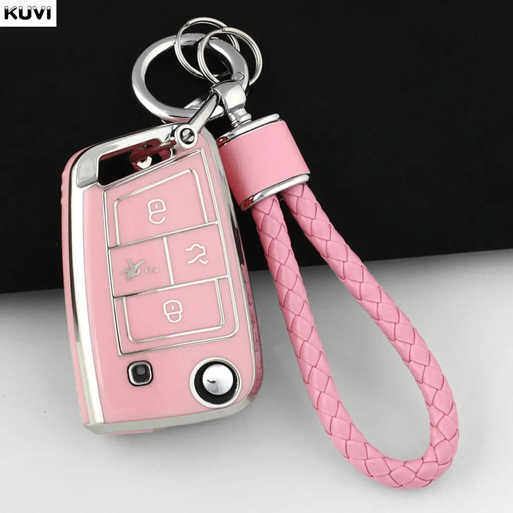 Pinkes TPU Auto-Schlüsselcover mit silbernem Schlüsselanhänger vor schwarzem Hintergrund.