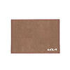 Serviette de lavage pour voiture rectangulaire marron en microfibre avec le logo KI blanc dans le coin inférieur droit.