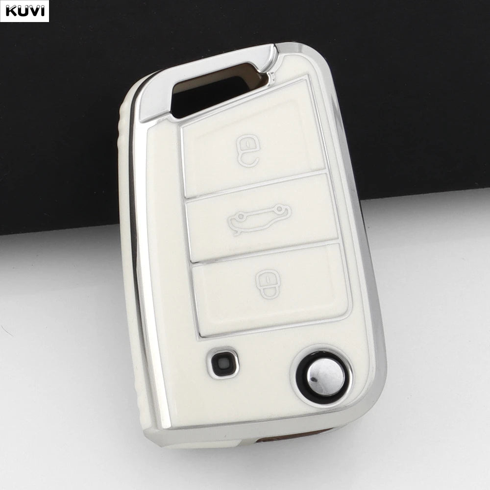 Silberner TPU-Schlüssel-Cover für VW- oder Skoda-Schlüssel, vor dunklem Hintergrund.