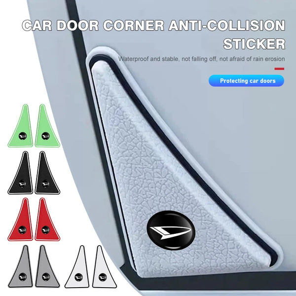 Primer plano de una esquina de puerta de coche con pegatina anti-colisión en varios colores y formas aplicada al panel.