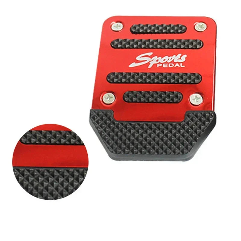 Ensemble de pédales en aluminium rouge avec des pédales en caoutchouc noir texturé et une plaque de montage argentée.