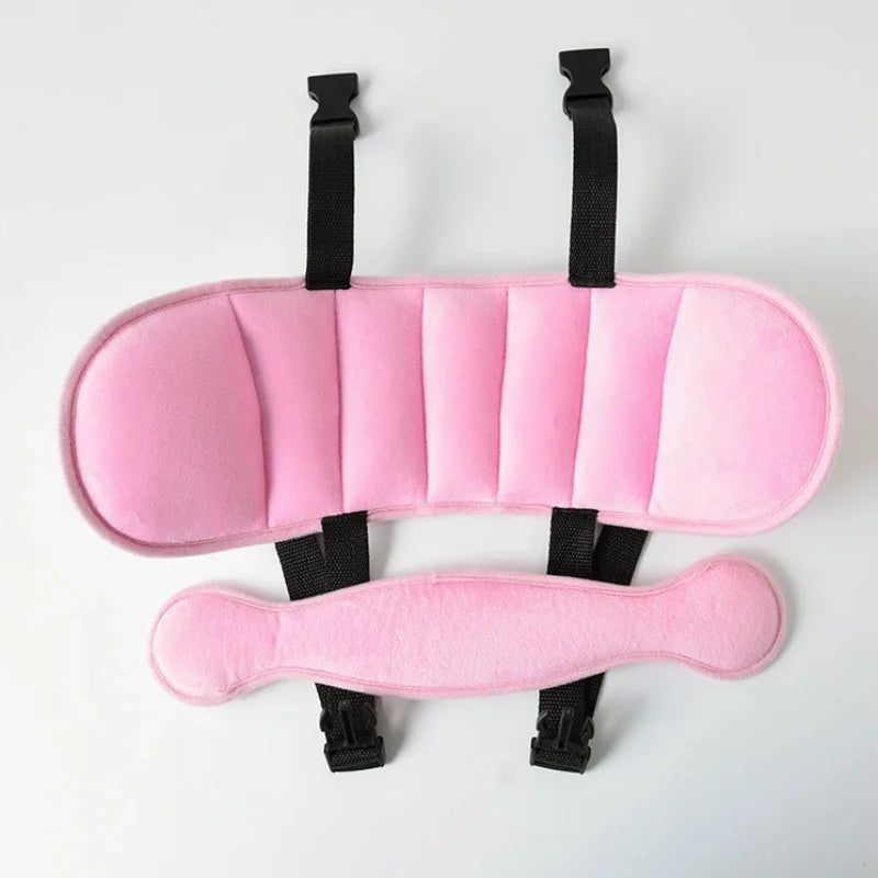 Pinker bequemer Kopfstützkissen mit schwarzen Gurten für Babyautositze