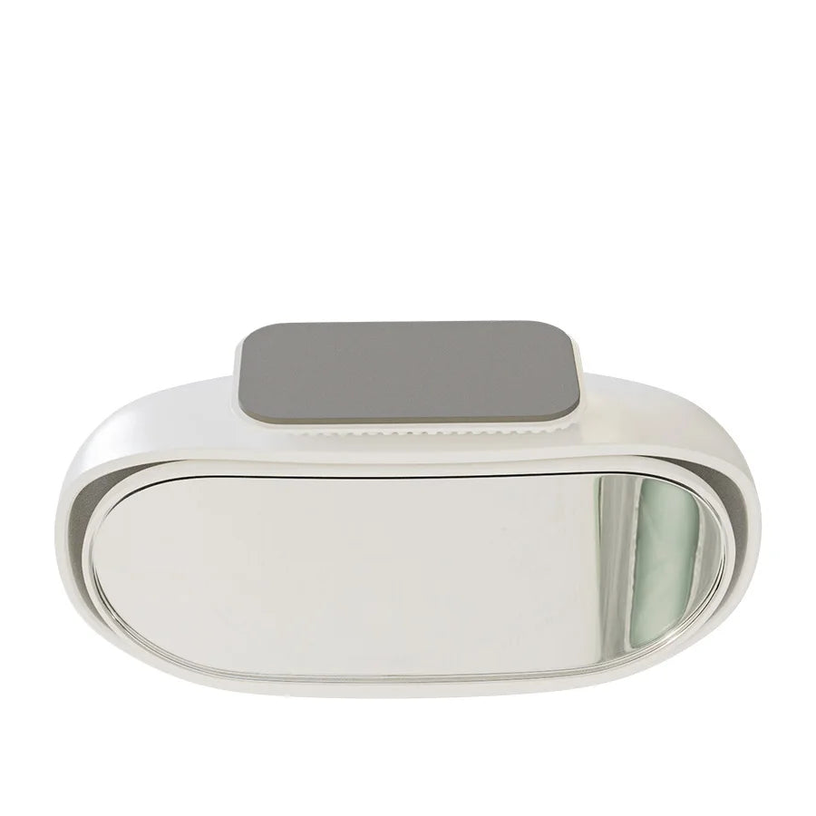 Miroir d'aide au stationnement rond et ovale avec une couverture rectangulaire grise.