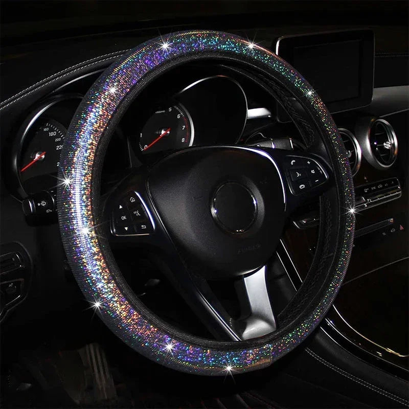 Schwarzes Lenkrad mit funkelndem Kristall-Diamantmaterial, Ledergriff und sichtbaren Anzeigen.