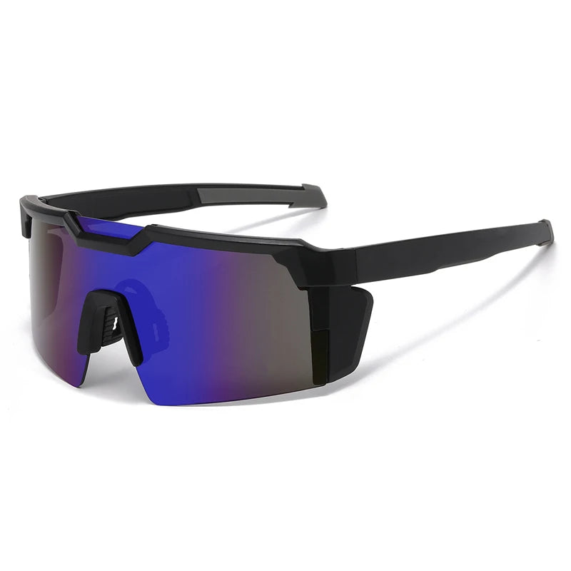 Lunettes de sport de vélo noires avec des verres miroirs bleus et des montures noires.