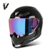 Casco de motocicleta negro con visor reflectante púrpura-azul y logo blanco.
