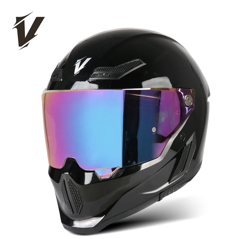 Casco de motocicleta negro con visor reflectante púrpura-azul y logo blanco.