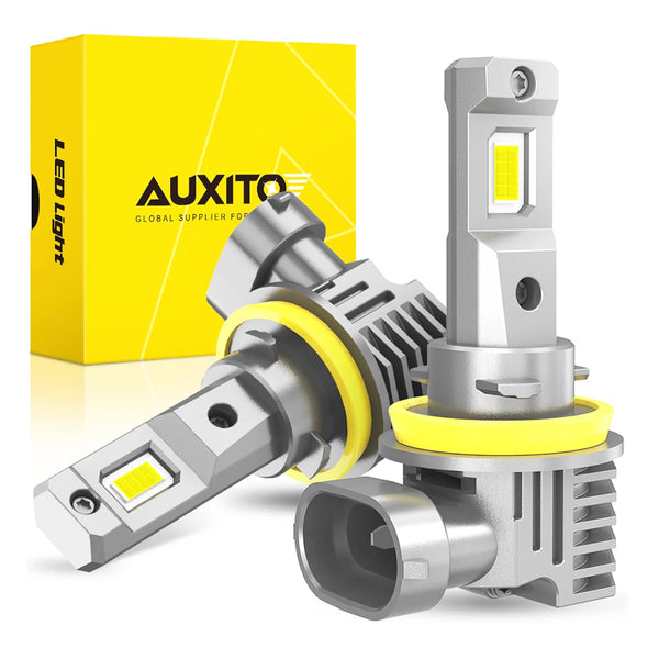 Silberne LED-Nebelscheinwerfer-Baugruppe neben ihrer gelben Verpackungsbox.