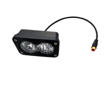 Projecteur LED noir de 3 pouces avec connecteur de fil pour phares de moto tout-terrain.