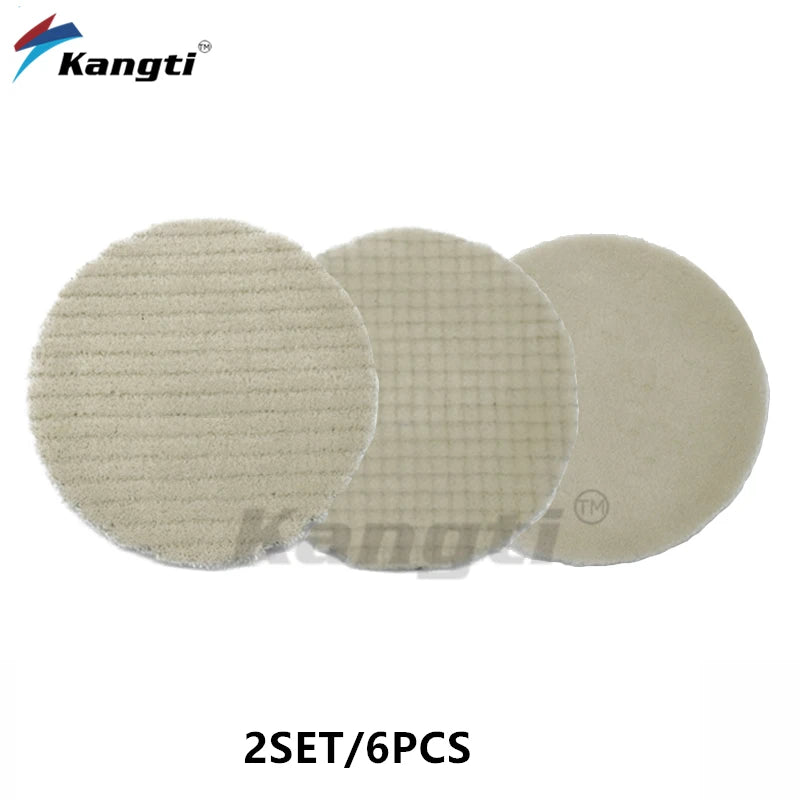 Set aus drei beigen Hochdruck-Polierpads für Autopflegungs-Polierer.