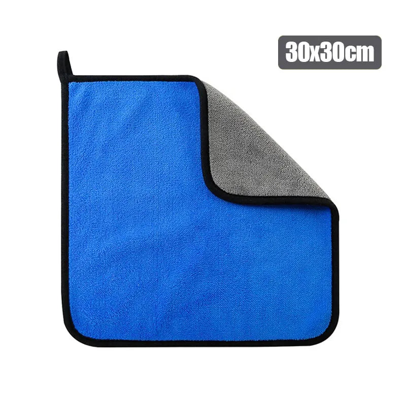 Blau-graues Mikrofaser-Autowaschtuch in quadratischer Form, 30x30 cm.