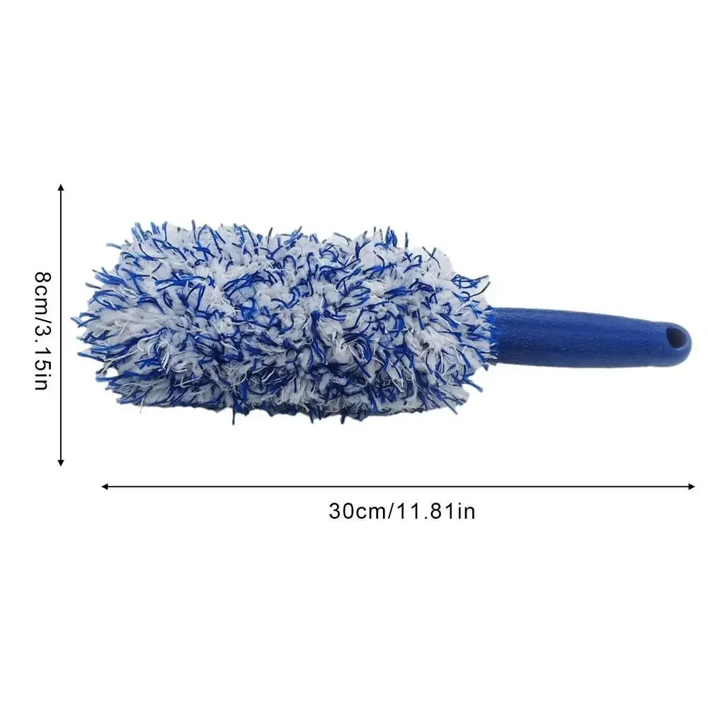 Brosse en microfibre bleue avec poignée pour nettoyer les jantes de pneus.