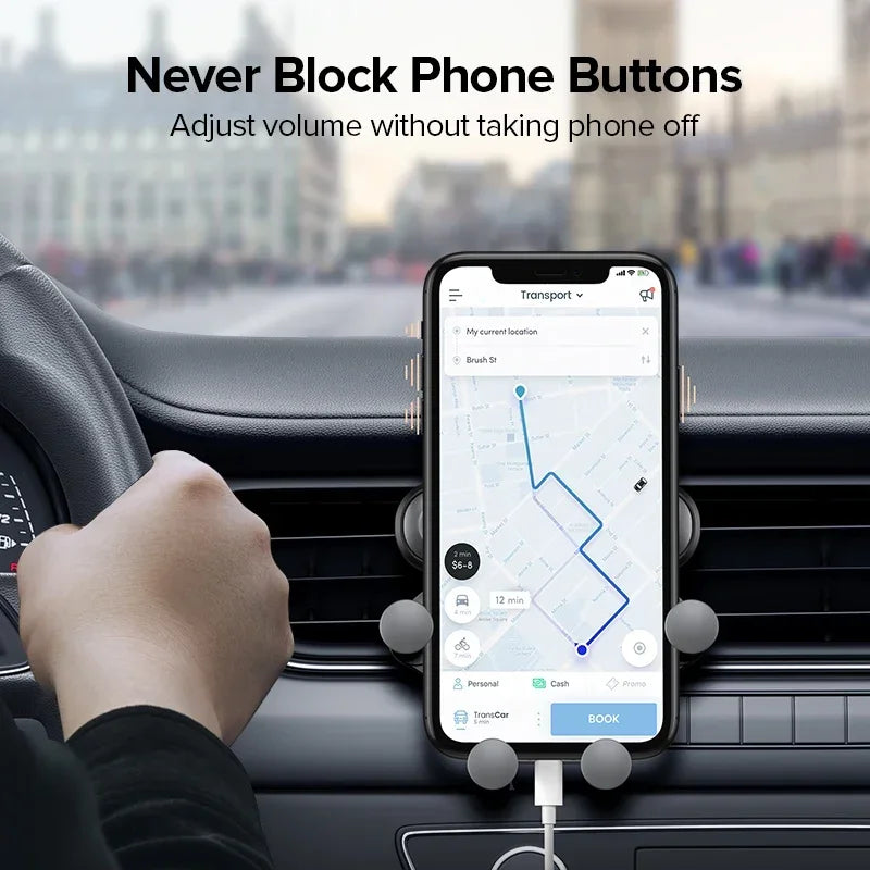 Un smartphone monté sur le tableau de bord d'une voiture, démontrant une fonctionnalité de boutons sans blocage.