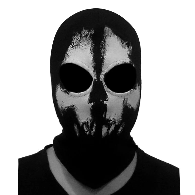 Mascarilla balaclava negra completa con patrón facial blanco desgastado sobre fondo blanco.