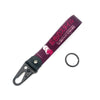 Lila Lanyards mit japanischer Schrift und Metallring, als Anime-Auto-Anhänger verwendet.