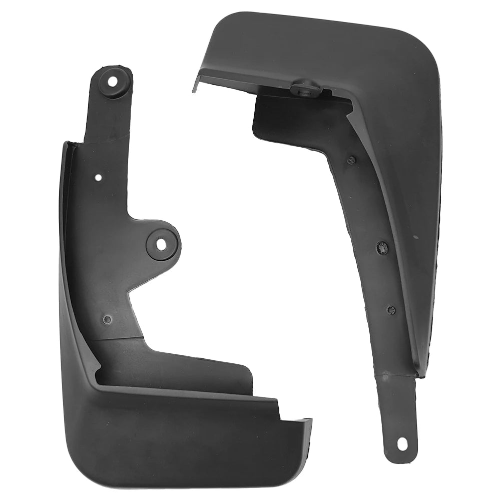 Cache-boues noires pour une Mazda CX-30.