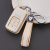 Étui pour clé de voiture en TPU blanc avec clip argenté et sangle en cuir, présentant plusieurs trousses.