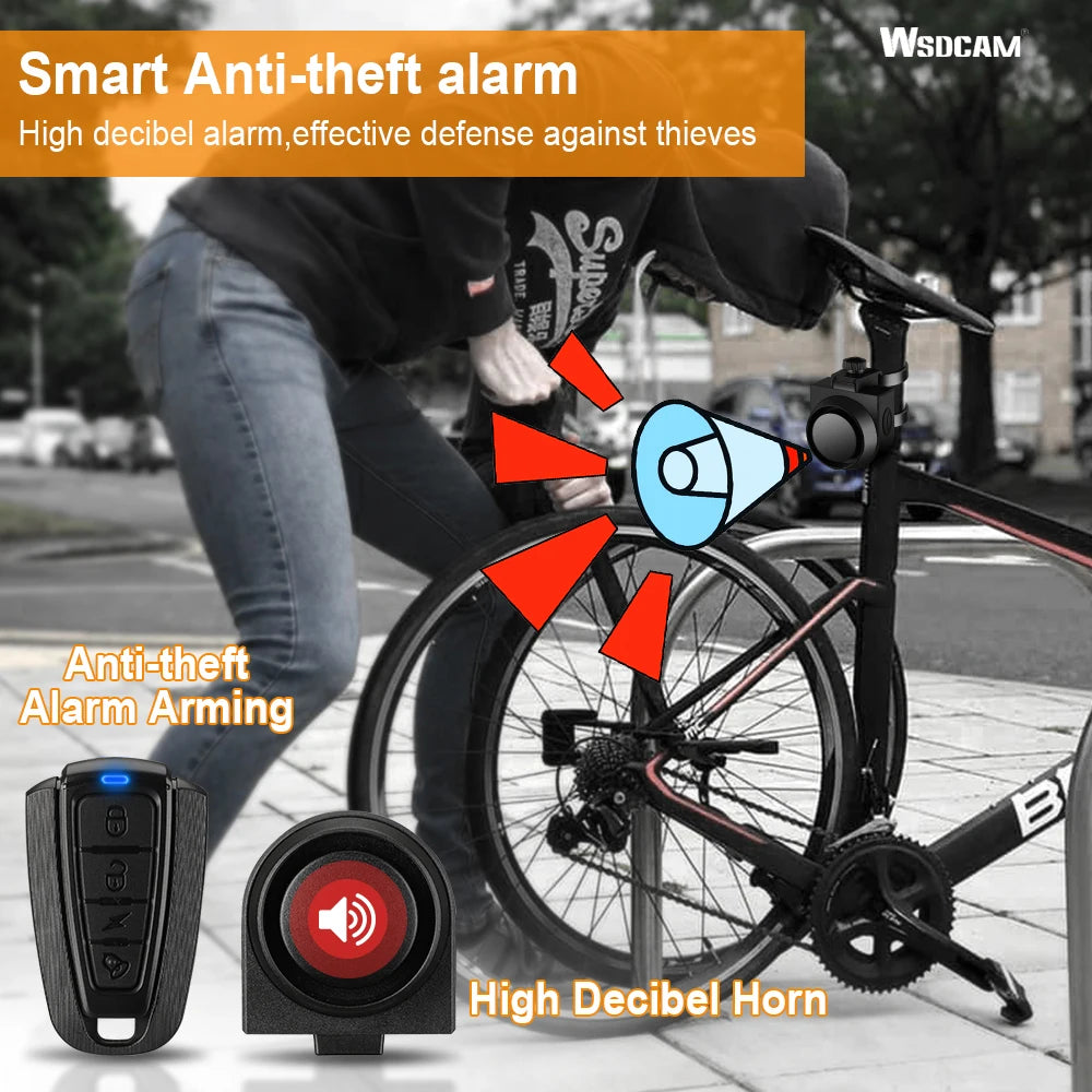 Una persona arma un sistema de alarma antirrobo inteligente en una bicicleta, mostrando los componentes para defensa de alta 