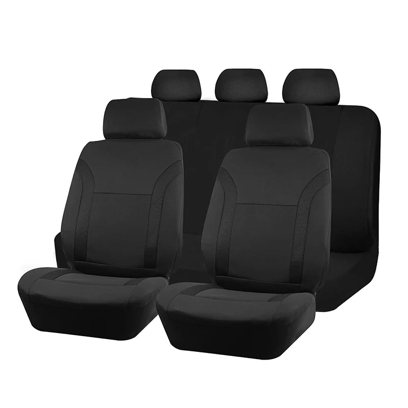 Ein Set schwarze universelle Autositze, einschließlich Sitze und Kopfstützen.