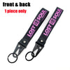 Schwarzes Lanyard mit rosa Schrift „LOST SOUL“, vorne und hinten gezeigt, als Einzelstück verkauft.