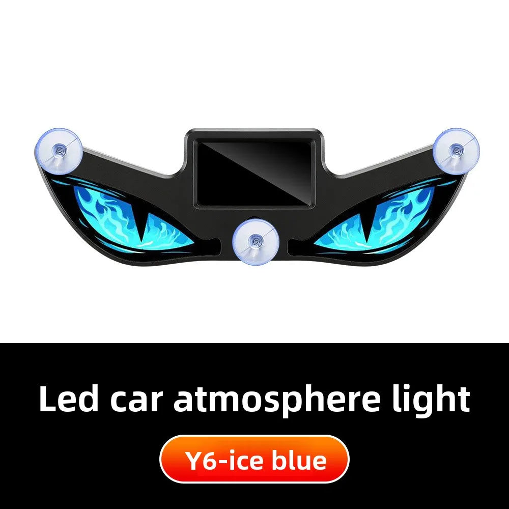 Luz automotriz negra con acentos LED azules y lente transparente para iluminación de ambiente.