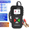 Testeur de batterie numérique noir avec plusieurs options de tension et un écran couleur, monté à côté des sondes de test.