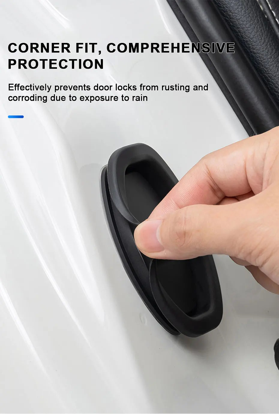 Une main ajuste un cache de protection pour serrure en silicone noir sur une portière de voiture blanche.