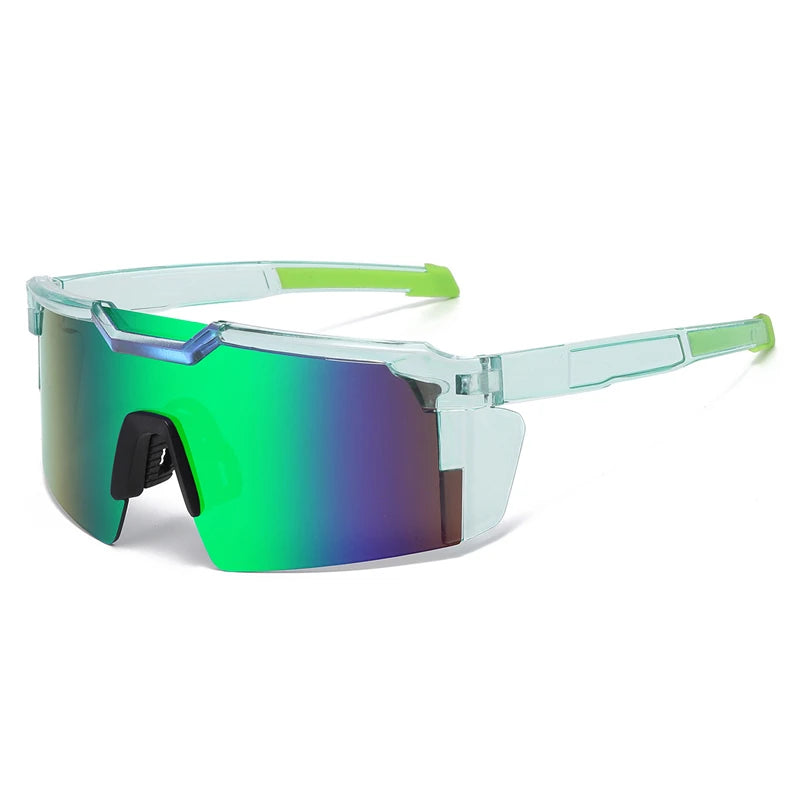 Paire de lunettes de sport pour le cyclisme claires avec des montures vertes et des verres iridescents vert-violet.