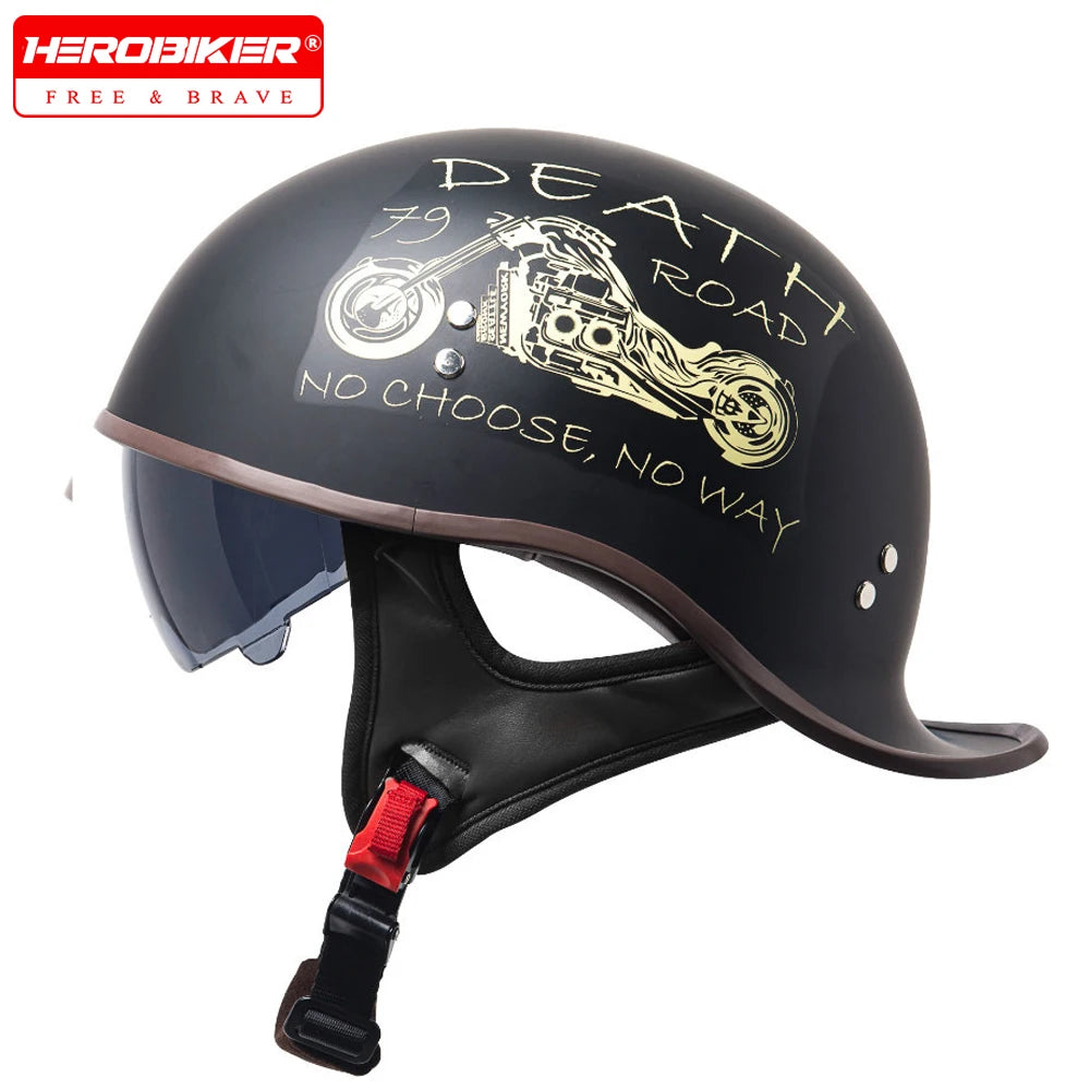 Casque de moto vintage noir avec lettres dorées sur la visière et le côté.