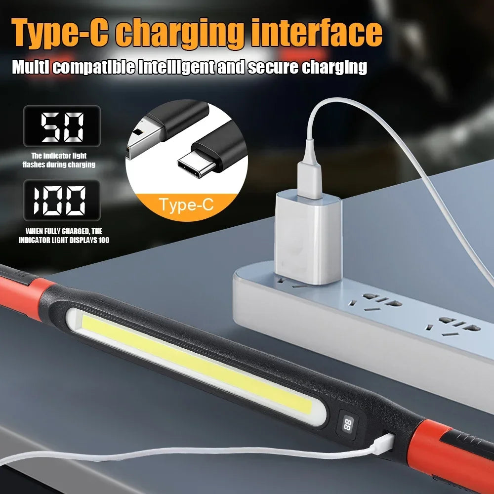 واجهة شحن Type-C تظهر ضوء LED يشير إلى 100% شحن، متصلة بمصباح عمل مغناطيسي قابل لإعادة الشحن