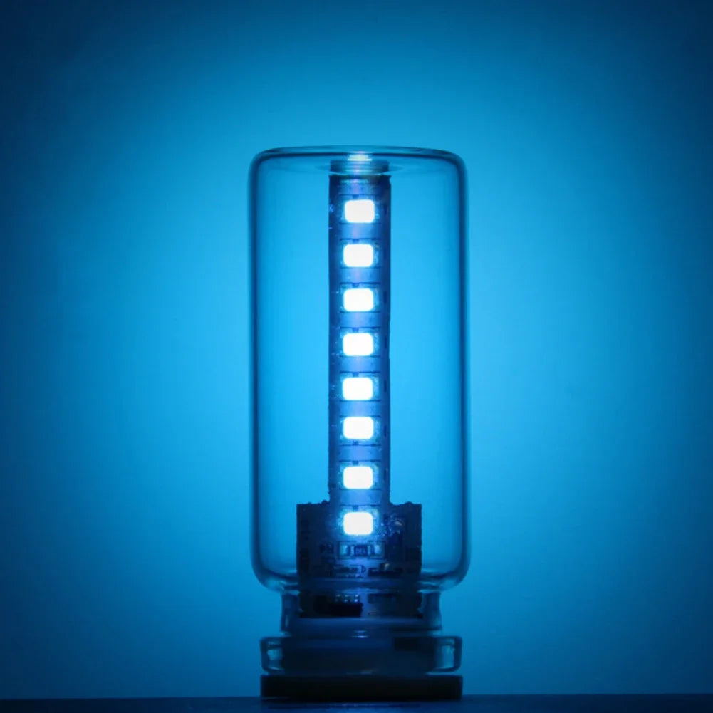 Klares Glasrohr mit Umgebungs-LED, montiert auf einer dunklen Basis.