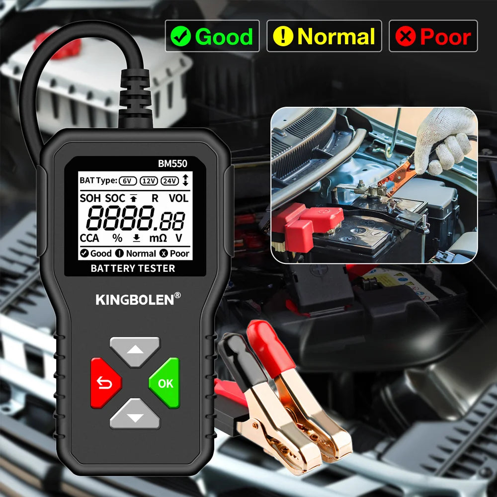 Un testeur de batterie numérique à côté des bornes d'une batterie de voiture et d'un chargeur de batterie dans un atelier.