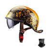 Vintage Motorradhelm mit gelb-schwarz gemustertem Schale und Lederriemen.