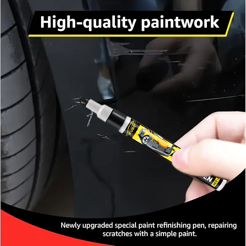 Eine Hand hält einen gelben Tuschestift, der Korrekturlack auf eine schwarze Reifenoberfläche für die Autokarosserieinstandse