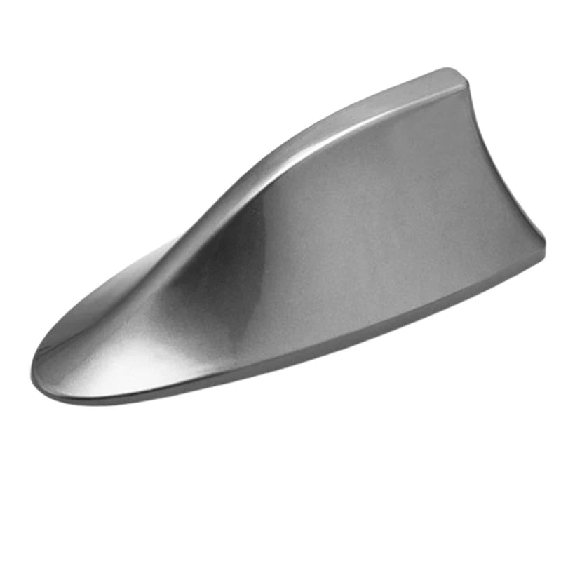 Antenne de voiture à nageoire de requin argentée pour l'amélioration du signal radio.