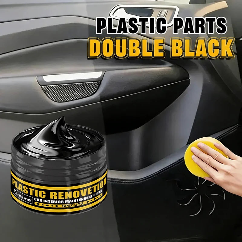Un frasco de crema de mantenimiento interior negra de plástico junto a un panel de moldura de plástico negro de un coche.