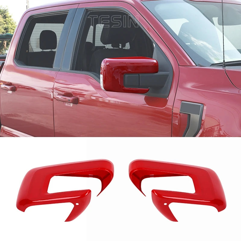 Rotes Kohlefaser-Spiegelabdeckung für einen Ford F-150 LKW.