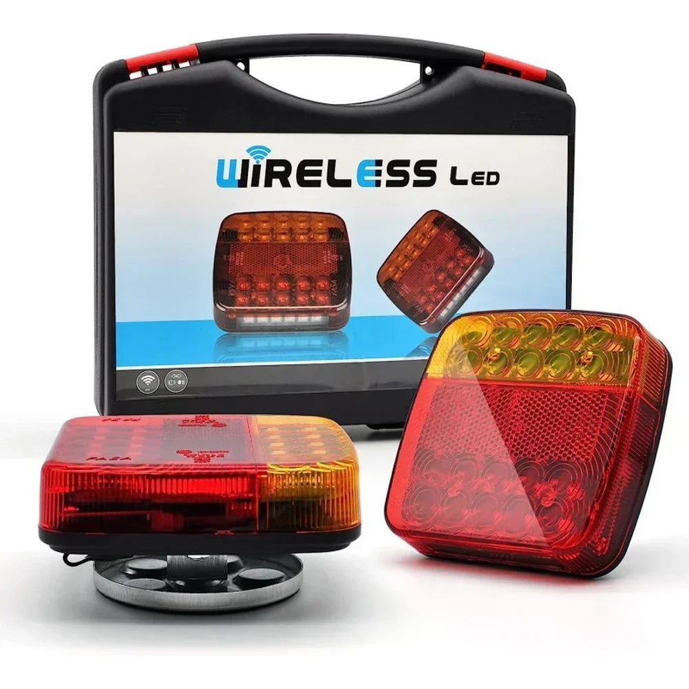 Set von doppelten LED-Rückleuchten für LKW, inklusive Gehäuse und separater Leuchteinheit.