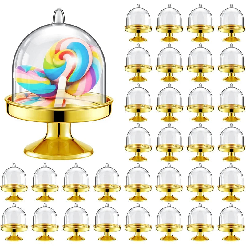 Klares Glasdome-Displayständer mit goldener Basis, der bunte Lutscher hält.