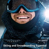 Mann mit blauen Schutzbrillen und dunkler Jacke lächelt, demonstriert essenzielle Ausrüstung zum Skifahren und Snowboarden.